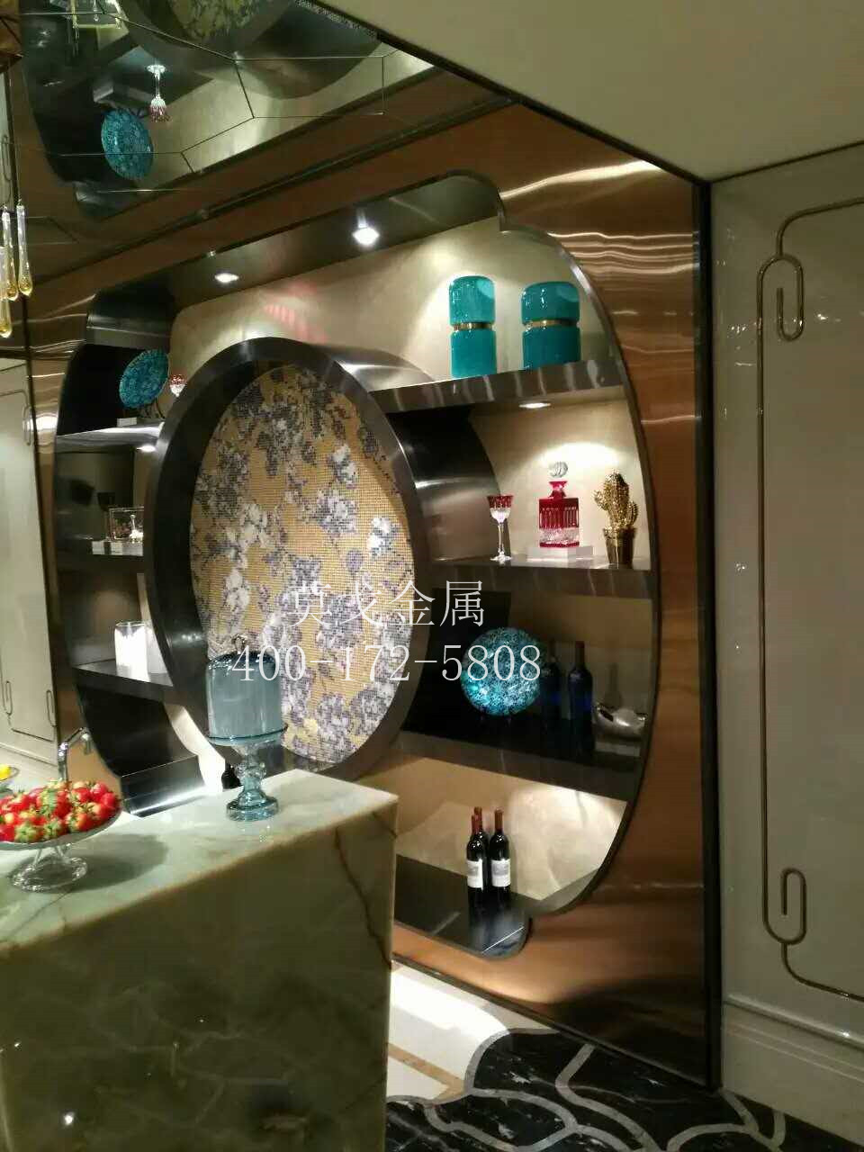 酒店/會(huì )所黑鈦金拉絲不銹鋼金屬吧臺展示柜