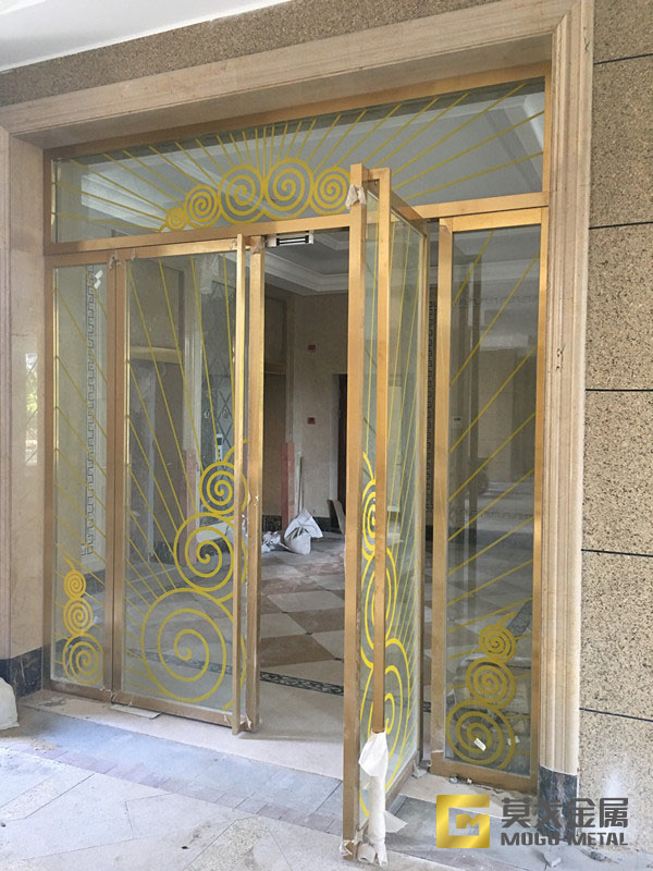 酒店會(huì )所現代簡(jiǎn)約玫瑰金不銹鋼玻璃大門(mén)定制